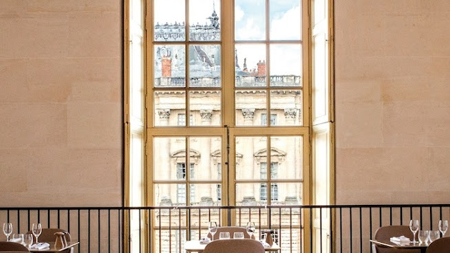 Ore - Ducasse au château de Versailles by null