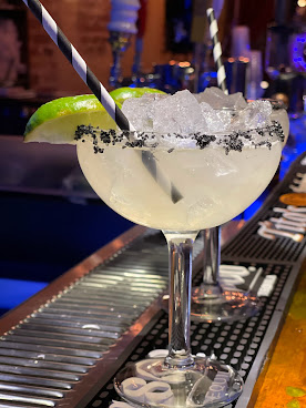 Los Dos Hermanos by null