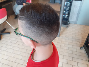 Photo n°5 de Chantal 3 F à Villenave-d'Ornon (Salon de coiffure)