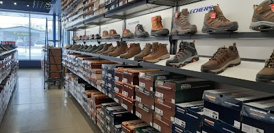 SKECHERS Warehouse Outlet