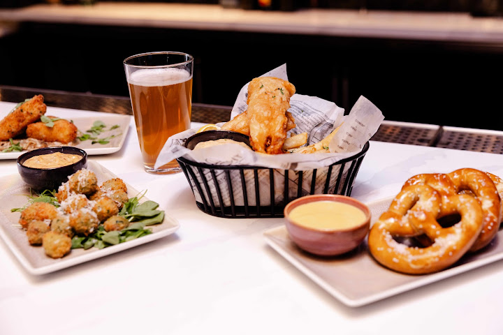 Oliver’s Twist Bar & View by null