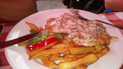 Photos of Evezős Cs&aacute;rda