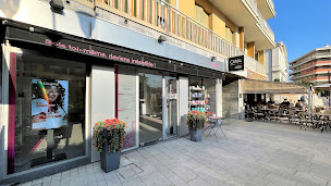 Photo n°17 de OWA Colors - coiffeur Saint Laurent du Var à Saint-Laurent-du-Var (Salon de coiffure)