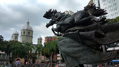 Photos of Bol&iacute;var Plaza