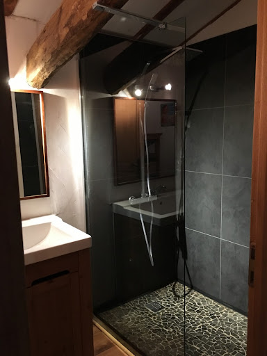 Photo de Gîte et Chambre d'hôte à la ferme avec piscine/spa, Location insolite avec spa/sauna, proche Limoges, Limousin, Haute-Vienne à Châteauponsac (87290)