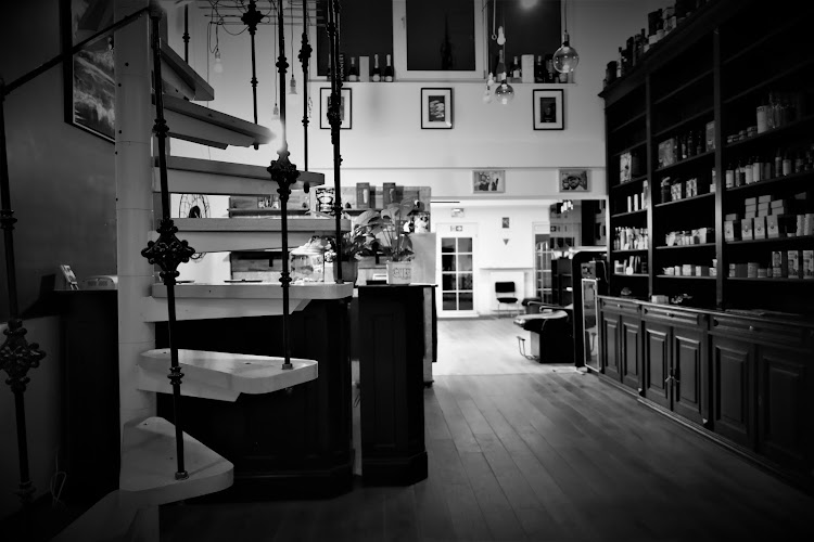 Shesher - Herren Friseur Suite