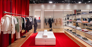 Photo n°4 de KENZO Marne-La-Vallée - La Vallée Village Outlet à Serris (Magasin de vêtements pour femmes)