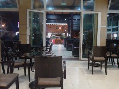 Photos of Caf&eacute; Californie
