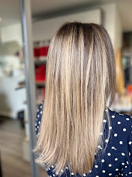 Photo n°17 de Lyn’Aya coiffure à Meudon (Salon de coiffure)