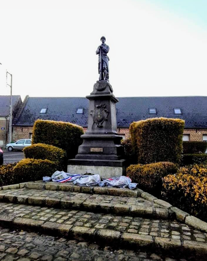 Place des anciens combattants Saint Python