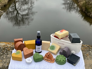 Photo n°3 de Savonnerie Aude Caresse Champêtre à Sury-le-Comtal (Magasin de produits de beauté)