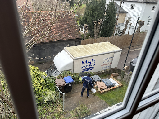Mab Moving - Visual