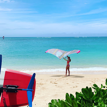 HST Windsurf, Kitesurf & WingFoil Lessons by null