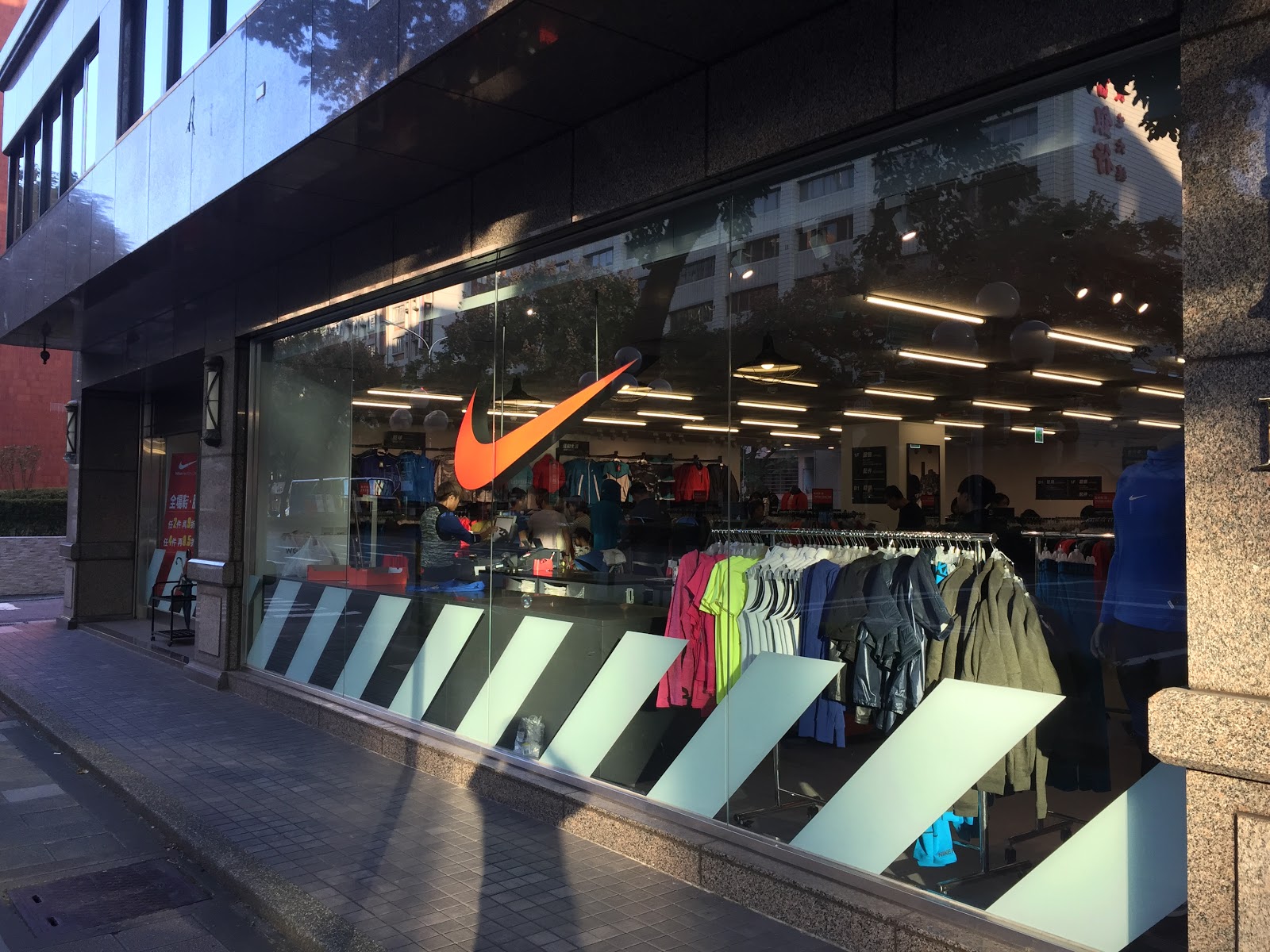 nakomelingen span Proberen Tripify - Nike Factory Store Taipei Minsheng, Taipei