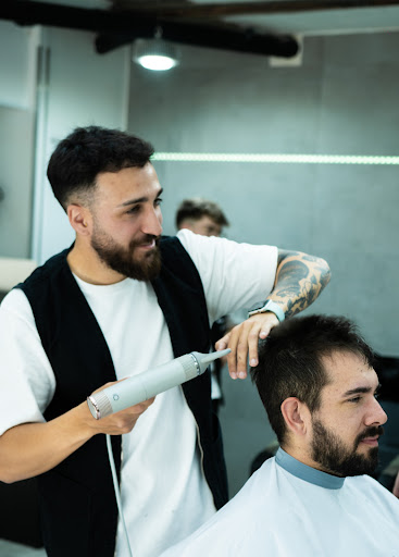 Alejandro Ortega MEN SALON
