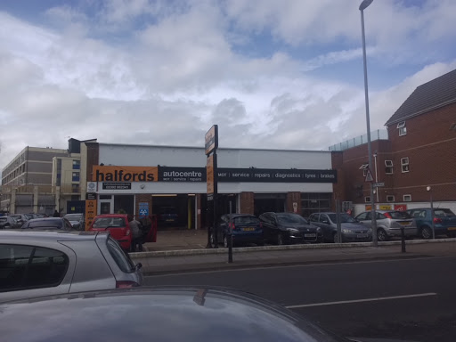 Halfords Autocentre Portsmouth (Fratton Rd) - Thumbnail