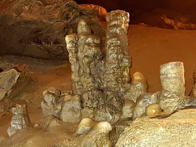 Nguom Ngao Cave