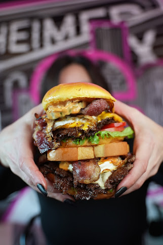 BunSlut (Food Truck) by null