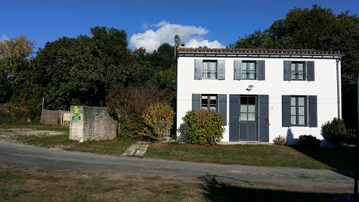 Photo de Chambre d'hôtes avec piscine et jardin privé à Sainte-Gemme (17250)