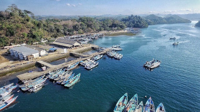 Pantai Sendang Biru