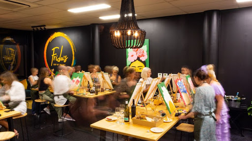 Frida's Sip n Paint Noosa - Australia