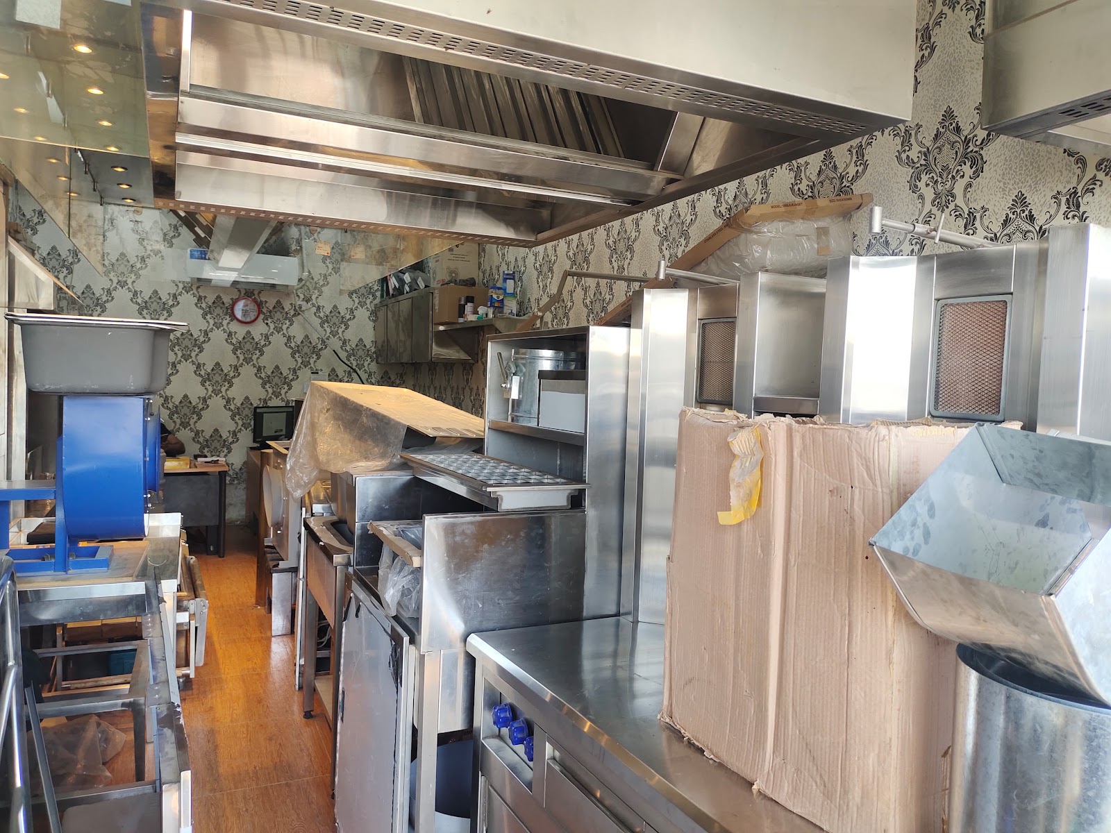 Emirates Metal Kitchens Factory L.L.C - مصنع الإمارات للمطابخ المعدنية ذ.م.م - صورة 5