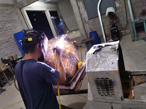 Taller de mecánica y soldadura en general