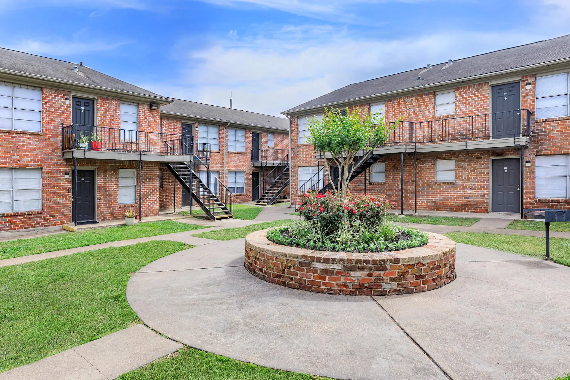 El Milagro Apartments