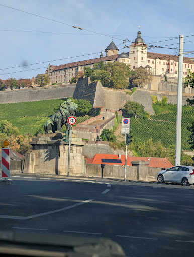 Löwenstatuen - Visual