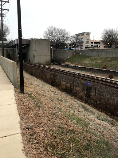 Rockville Pike & Grosvenor Station