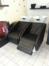 Photo n°6 de Omega à Les Ayvelles (Salon de coiffure)