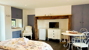 Photo n°27 de La Closerie des Arts - Piscine et Spa à Gabillou (Chambre d'hôtes)