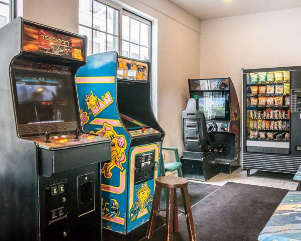 Clarion Hotel Mackinaw City Beachfront by null