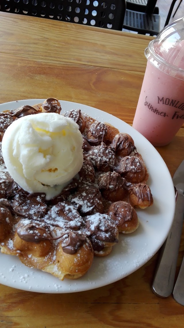 Monlou, Cake and Coffee House