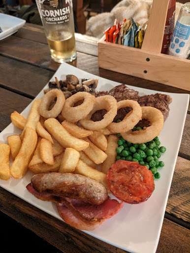 The Cedars Pub - Visual