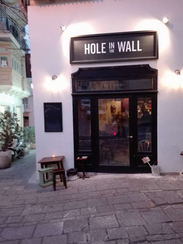 Hole in the Wall Bar & Pub