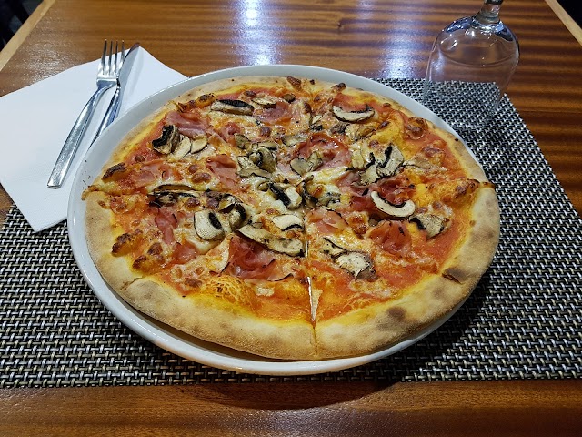 Gusto Pizza by Gusto DiVino