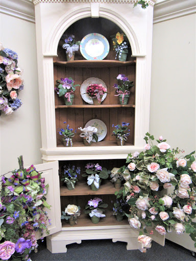 April's Garden Wreaths, Arrangements and Bridal Flowers -NOW OFFERING FLORAL/EVENT RENTALS - Thumbnail