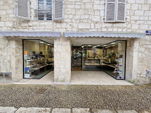 Photo n°17 de CHAUSSURES Tourenne à Brantôme en Périgord (Magasin de maroquinerie)
