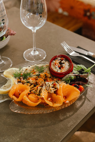 Les P'tits Potes - Bar à vin de copains by null