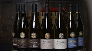 Photo n°2 de Domaine Des Genèves à Fleys (Magasin de vins et spiritueux)