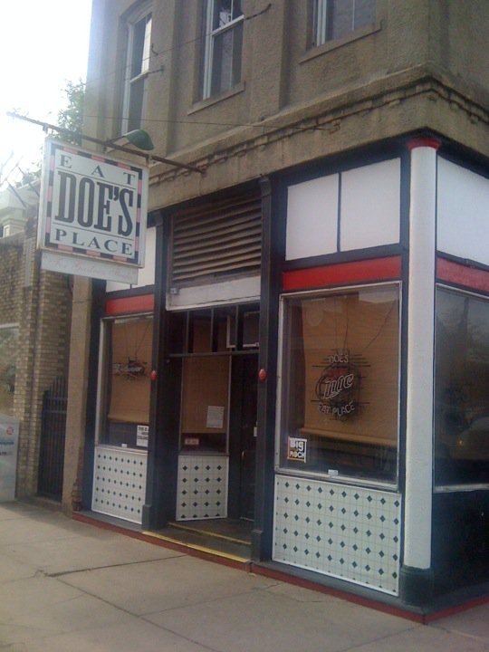 Doe's Eat Place