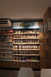 Photo n°11 de Pharmacie Nafarroa Farmazia Anton & Willem - Herboristerie à Saint-Jean-Pied-de-Port (Magasin de vitamines et compléments alimentaires)