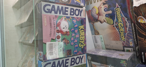 Arrivage de jeux rétro dont le Kirby Pinball Land complet sur Game Boy !