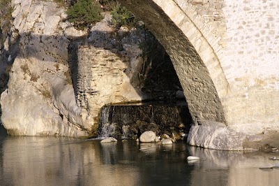 Kadiut Bridge, Benje, Permet