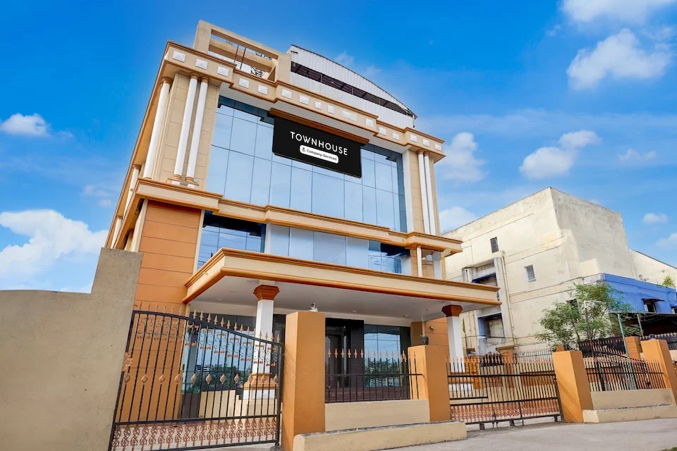 Super Townhouse Koyambedu formerly Royal Plaza