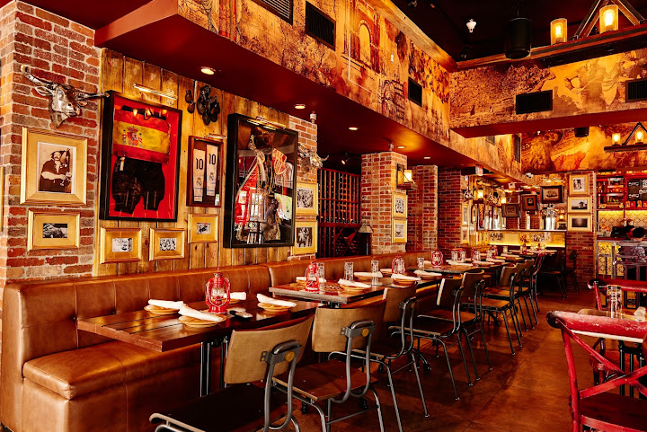 Tapas y Tintos by null