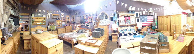 Kerri's Farmhouse Pine - Furniture store