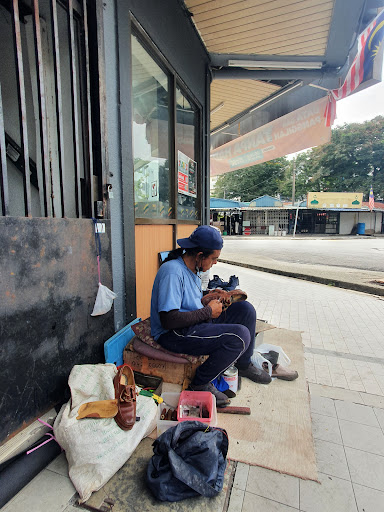 Shoe Cobbler / Tukang Kasut - Ujang