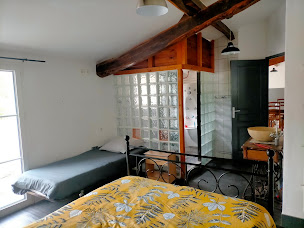 Photo n°2 de Gite A Babord à Cabariot (Aire de stationnement pour mobile homes)